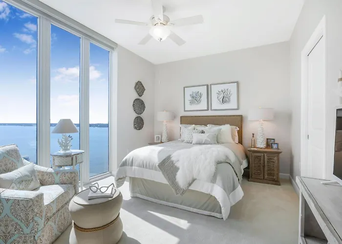 Lagoon Tower 1301 Apartment *