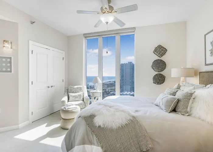 Lagoon Tower 1301 Apartment *