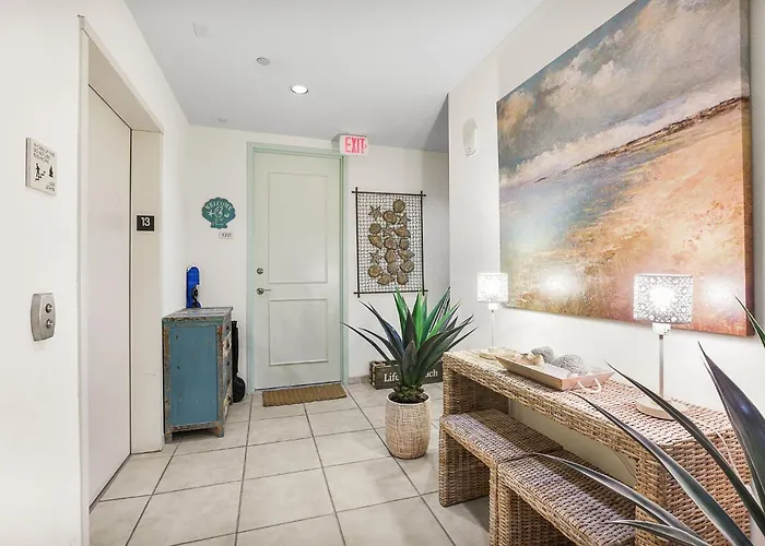 Lagoon Tower 1301 Apartment